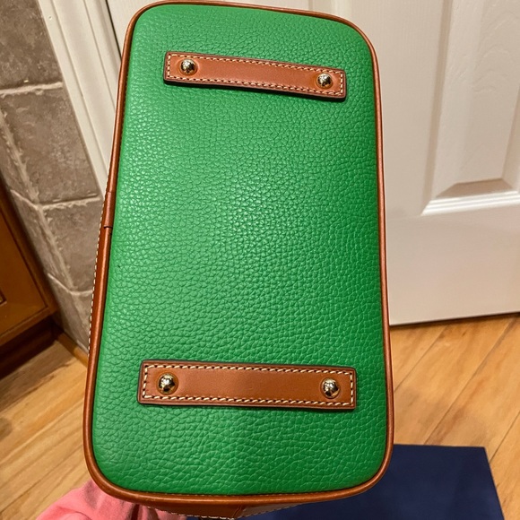 SOLD Dooney & Bourke Kelly Green Darcy Satchel - Picture 3 of 13